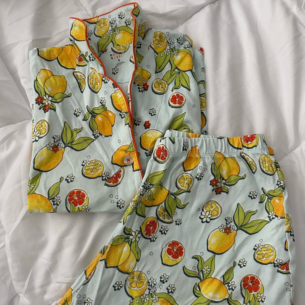 Roller Rabbit Lemon Print Women's Pajama Set - Picture 2 of 4